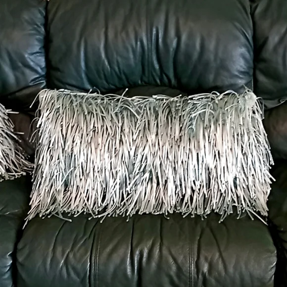 425 South Los Angeles Rectangular Fringe Pillows. Set Of 2. Teal. 28"x14". Great - Picture 4 of 13